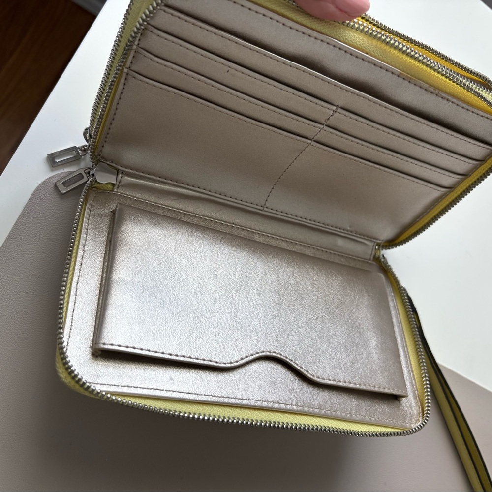 GUESS Lemon Textured Wallet - Picture 4 of 6